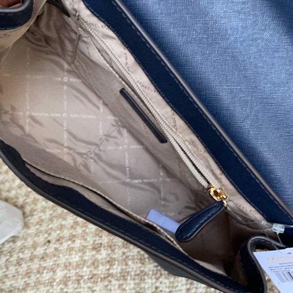 Michael Kors Bridgette MD TH Messenger Navy - Picture 6 of 16